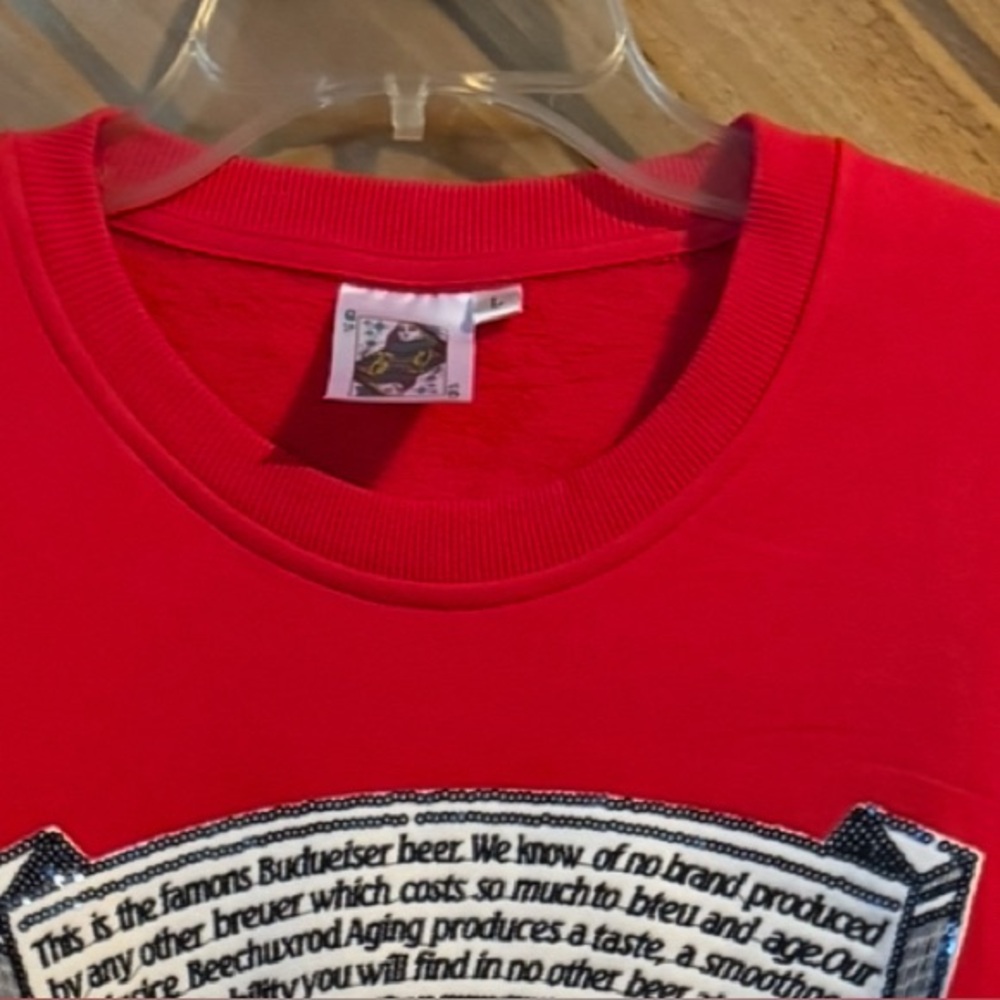 QUEEN OF SPARKLES - NWOT - Red Queen of Beers - Graphic Sweatshirt - Picture 2 of 3